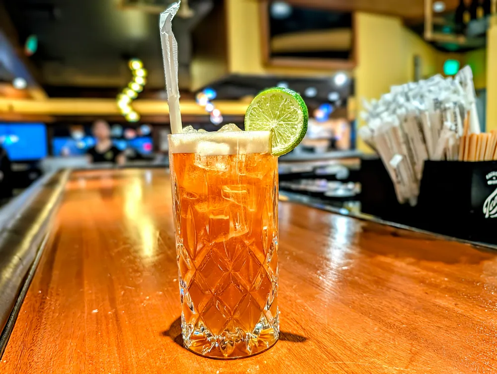 Peach Iced Tea – Sweet, sassy, and perfectly chilled — a sparkling peachy pour with lime | SPICE ROOM Denver