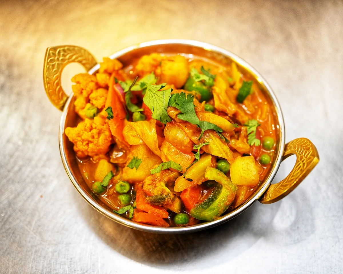 Vegetable Jalfrezi – Colourful seasonal vegetables tossed in a tangy jalfrezi sauce | SPICE ROOM Denver